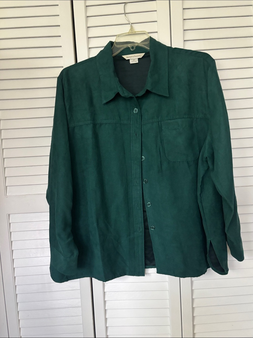 A beautiful green shirt to bring in the fall